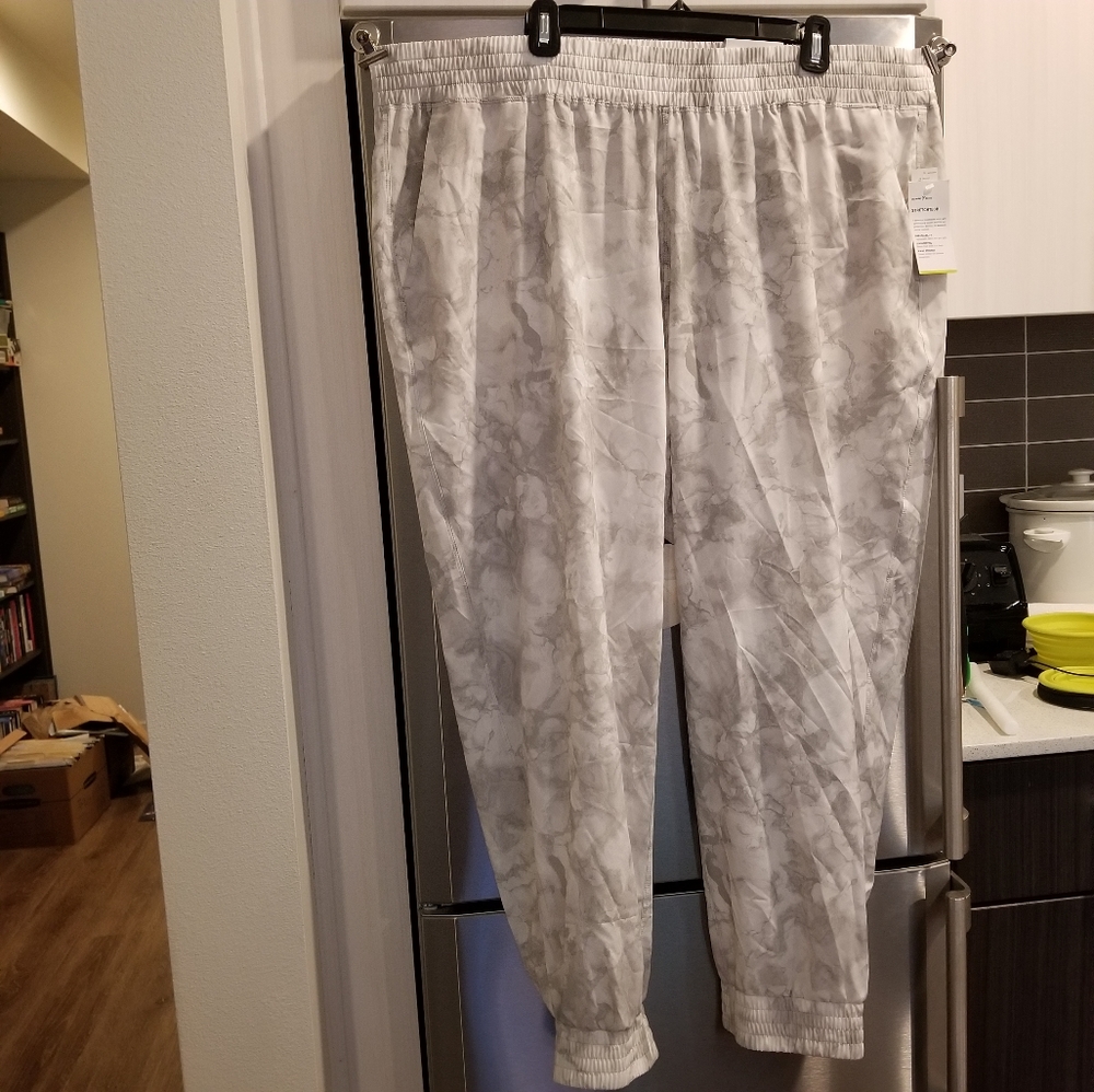 High waisted stretchtech tapered pants
